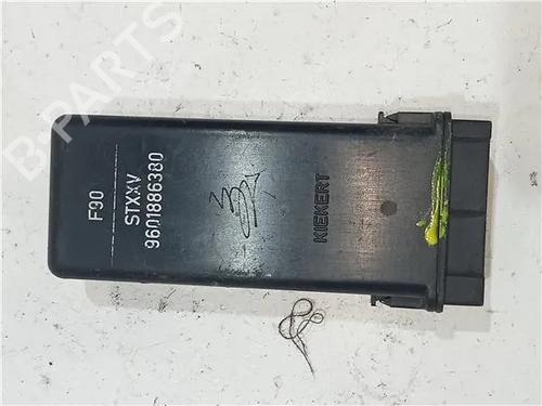 Used Comfort control module PEUGEOT 405 I (15B) 1.6 (90 hp) 23908269