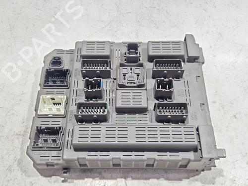 Used Fuse box PEUGEOT 607 (9D, 9U) 2.7 HDi 24V (204 hp) 30385076