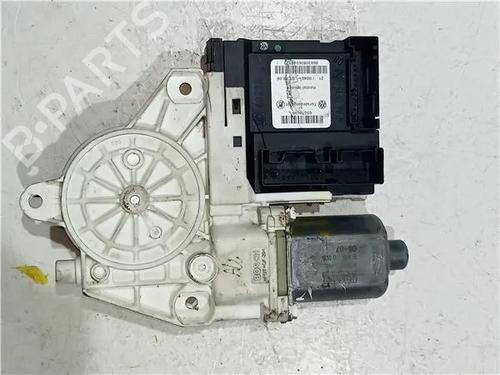 Rudehejsemotor bagstkærm højre AUDI A3 (8P1) 2.0 TDI 16V quattro (140 hp) 23912052