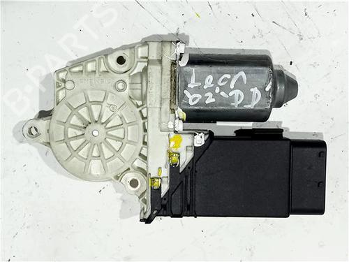 Rudehejsemotor forskærm højre SEAT LEON (1M1) 1.9 TDI (110 hp) 23920016