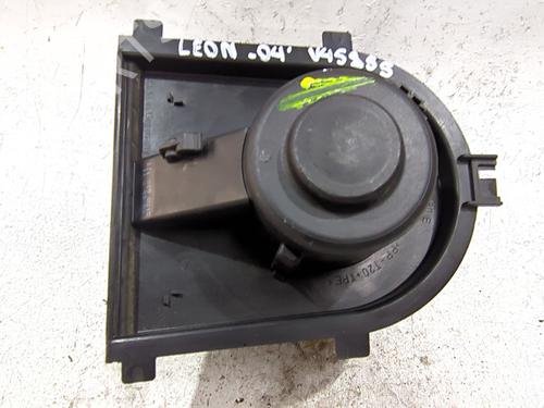 Used Heater blower motor Heater blower motor SEAT LEON (1M1) 1.9 TDI (110 hp) 33619088 33619088