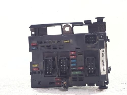 Used Fuse box Fuse box 39097007 39097007