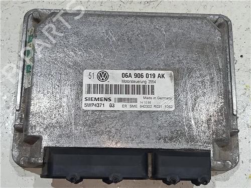 Used Electronic module VW GOLF IV (1J1) 1.4 16V (75 hp) 23923506