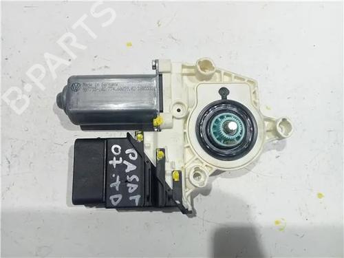 Portierruitmotor rechtsachter VW PASSAT B6 (3C2) 2.0 TDI (140 hp) 23918248