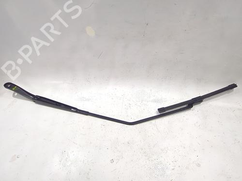 Used Front windshield wiper arm RENAULT CAPTUR II (HF_) TCe 100 (HFMT) (101 hp) 31753742