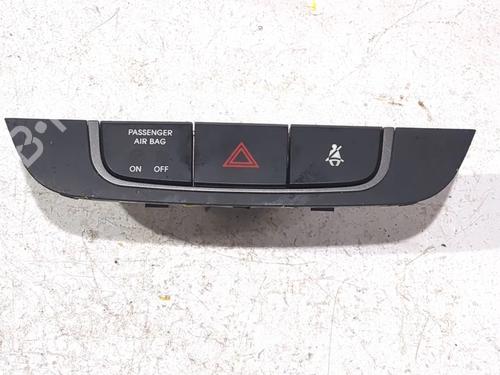 Used Warning switch HYUNDAI ix35 (LM, EL, ELH) 1.7 CRDi (116 hp) 23926958