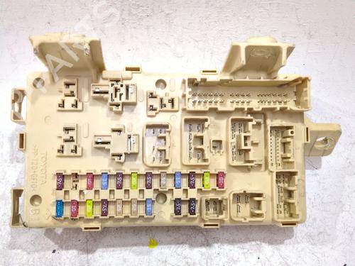 Used Fuse box TOYOTA AVENSIS Saloon (_T25_) 2.2 D-4D (ADT251_, ADT251R) (150 hp) 29053790