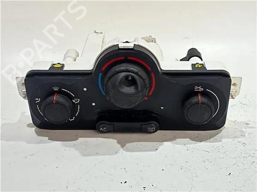 Used Climate control RENAULT CLIO III Grandtour (KR0/1_) 1.2 16V (KR0P) (101 hp) 23932122