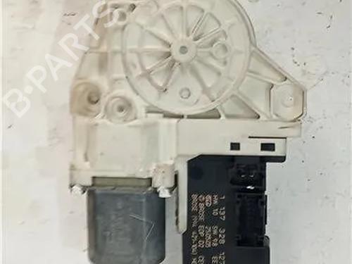 Portierruitmotor rechtsvoor PEUGEOT 407 (6D_) 2.0 HDi 135 (6DRHRH, 6DRHRE, 6DRHRG, 6DRHRJ) (136 hp) 24967509