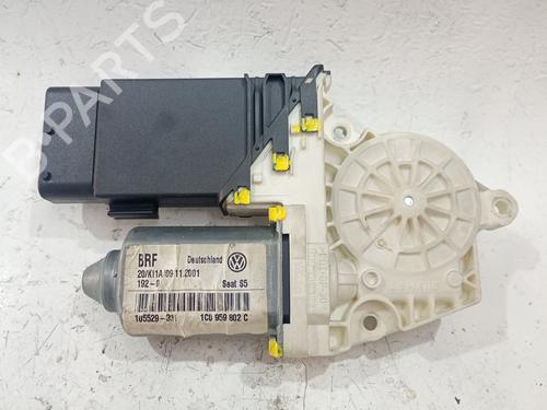 Motor do elevador de vidro frente direito Motor do elevador de vidro frente direito SEAT LEON (1M1) 1.9 TDI (110 hp) 36519759 36519759