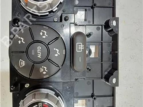 Used Climate control SUZUKI GRAND VITARA II (JT, TE, TD) 1.9 DDiS All-wheel Drive (JT419, TD44, JB419WD, JB419XD,... (129 hp) 23932747