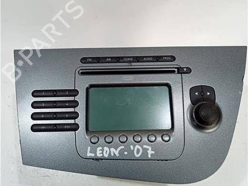 Used Radio SEAT LEON (1P1) 2.0 TDI 16V (140 hp) 23908957