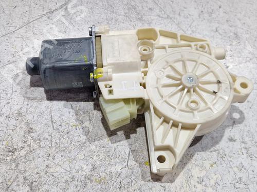 Motor do elevador de vidro trás esquerdo MERCEDES-BENZ C-CLASS (W204) C 200 CDI (204.001) | BP30684810E23 