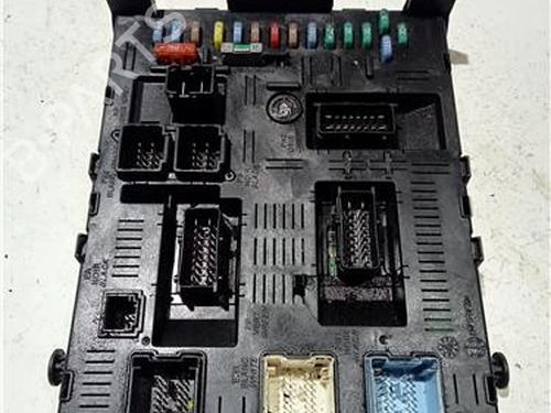 Used Fuse box Fuse box 24968161 24968161