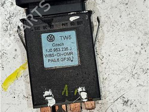 Used Warning switch VW GOLF IV (1J1) 1.4 16V (75 hp) 23908817