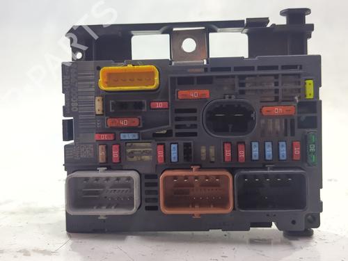 Used Fuse box Fuse box 38720256 38720256
