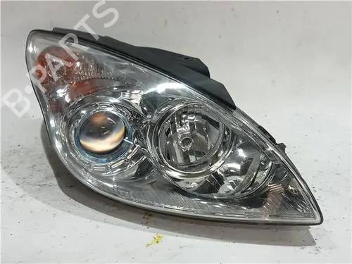Used Right headlight HYUNDAI i30 (FD) 1.6 (116 hp) 23920112