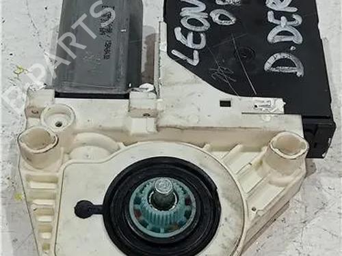 Rudehejsemotor forskærm højre SEAT LEON (1M1) 1.9 TDI (110 hp) 23913131