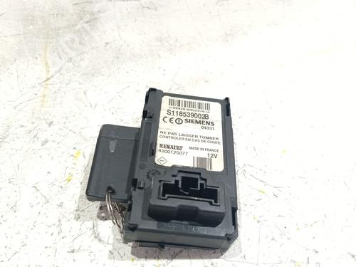 ignition-barrel-renault-megane-iv-saloon-2016-38992392 main image