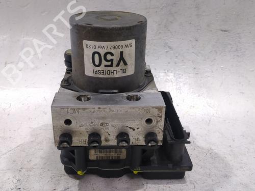 Used ABS pump ABS pump KIA SORENTO I (JC) 2.5 CRDi 4WD (140 hp) 33615768 33615768
