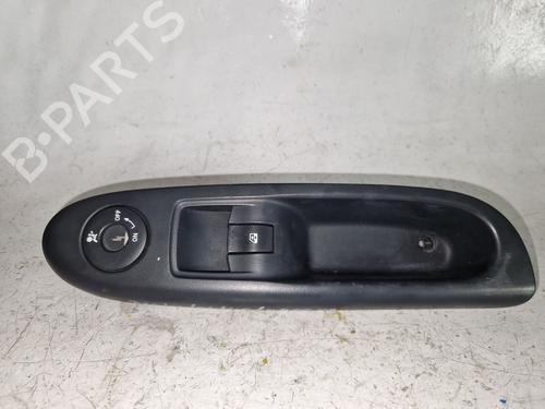 Mando elevalunas delantera derecho Mando elevalunas delantera derecho RENAULT CLIO II (BB_, CB_) 1.5 dCi (B/CB07) (65 hp) 36014284 36014284