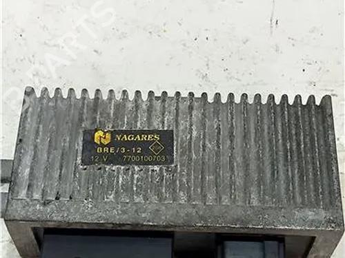 Used Electronic module RENAULT MEGANE I Classic (LA0/1_) 1.9 D (LA0A, LA0U, LA0R) (64 hp) 23909242