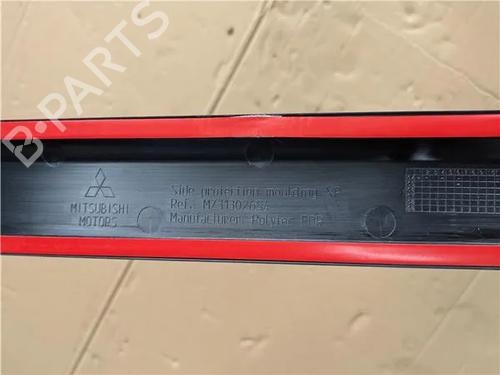 Door moulding trim MITSUBISHI GRANDIS (NA_W) 2.0 DI-D (NA8W) | BP24110825C150 