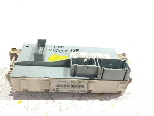 Used Fuse box Fuse box FIAT STILO (192_) 1.9 JTD (192_XE1A) (115 hp) 39944751 39944751