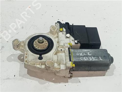 Rudehejsemotor bagstkærm højre SEAT TOLEDO II (1M2) 1.9 TDI (110 hp) 23912898