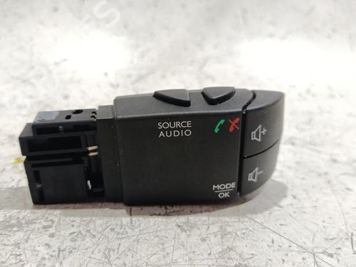 Commandes au volant Commandes au volant 36886560 36886560