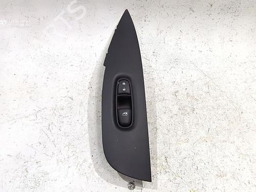Interrupteur de vitre avant droite NISSAN QASHQAI I (J10, NJ10) 1.5 dCi (110 hp) 32669079