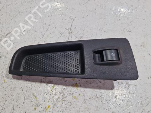 Pulsantiera anteriore destra Pulsantiera anteriore destra FIAT BRAVO II (198_) 1.9 D Multijet (198AXB1A) (120 hp) 35782692 35782692