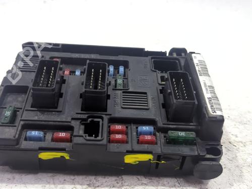 Used Fuse box Fuse box 39097059 39097059