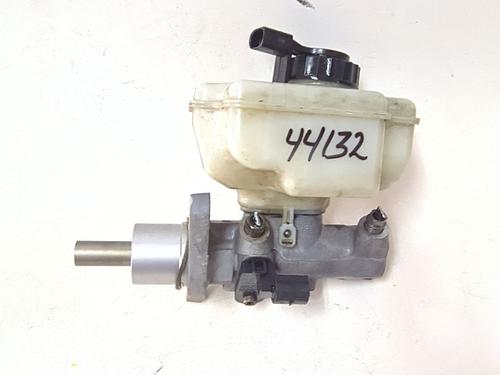 Used Brake master cylinder VW GOLF VI (5K1) 2.0 TDI (140 hp) 25485998