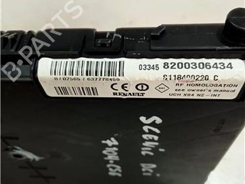 Used Fuse box RENAULT GRAND SCÉNIC II (JM0/1_) 1.9 dCi (JM0G, JM12, JM1G, JM2C) (120 hp) 23920918