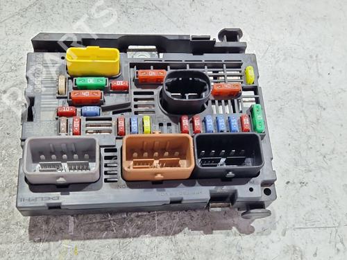 Zekeringkast CITROËN C5 III (RD_) 2.0 HDi 150 / BlueHDi 150 (RDRHEA, RDRHE8, RDAHRM,... (150 hp) 30721259