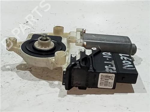 Rudehejsemotor bagstkærm venstre SEAT LEON (1M1) 1.9 TDI (110 hp) 23913184