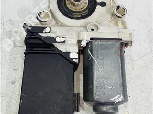 Rudehejsemotor forskærm venstre VW GOLF IV (1J1) 1.4 16V (75 hp) 23912176