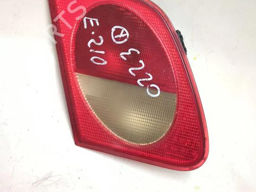 Używane Lampa tylna klapy bagażnika lewa MERCEDES-BENZ E-CLASS (W210) E 220 D (75 hp) 25866685