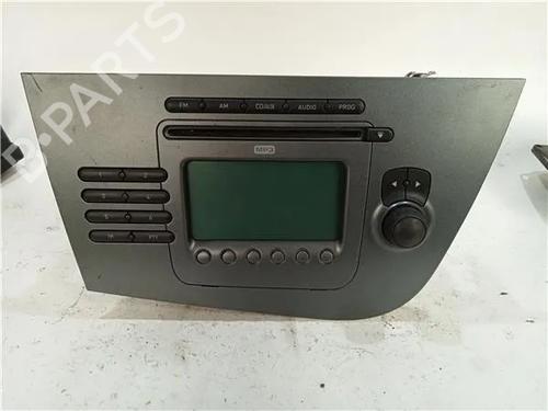 Used Radio SEAT LEON (1P1) 2.0 TDI 16V (140 hp) 23909955
