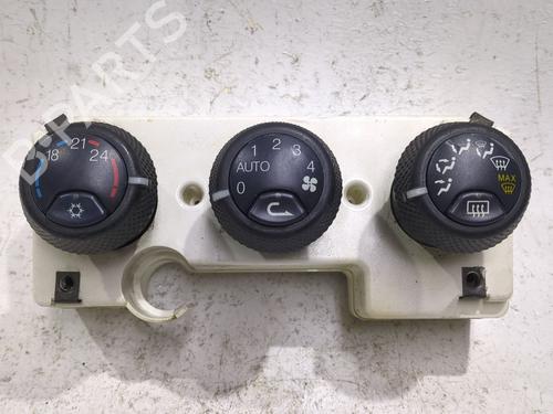 climate-control-alfa-romeo-156-932_-1997-1998-1999-2000-2001-2002-2003-2004-2005-32010322 main image