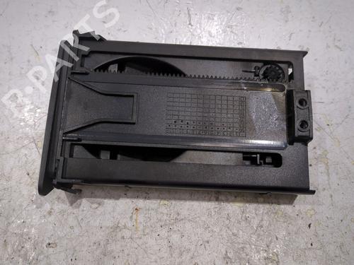 Portabicchieri Portabicchieri RENAULT LAGUNA III Grandtour (KT0/1) 2.0 dCi (KT07, KT0J, KT14, KT1A, KT1S) (131 hp) 34157821 34157821