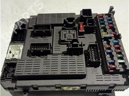 Used Fuse box Fuse box 24968179 24968179