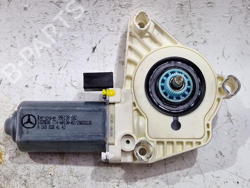 Used Right front window motor Right front window motor MERCEDES-BENZ B-CLASS Sports Tourer (W245) B 180 CDI (245.207) (109 hp) 33543879 33543879
