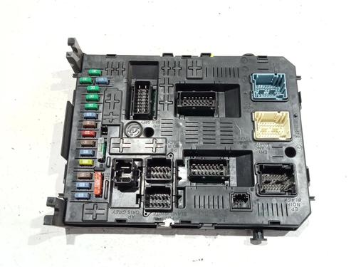 Caixa de fusíveis PEUGEOT 3008 I MPV (0U_) 1.6 HDi (109 hp) 29221612