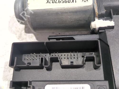 Right front window motor VW GOLF V (1K1) 2.0 TDI | BP31370191E20