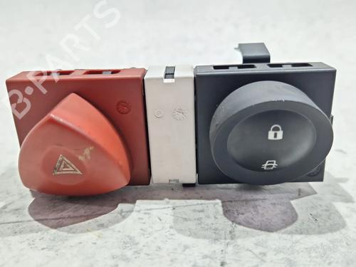Used Warning switch RENAULT MEGANE II (BM0/1_, CM0/1_) 1.5 dCi (BM0F, BM0T, BM2B, CM0F, CM0T) (82 hp) 29526162