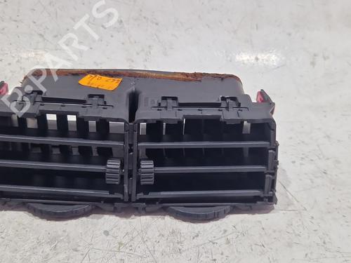 Used Air vent Air vent TOYOTA YARIS (_P9_) 1.4 D-4D (NLP90_, NLP90R) (90 hp) 33320334 33320334
