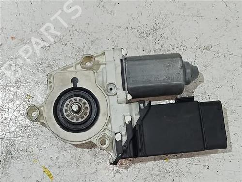 Moteur de lève-vitre arrière gauche SEAT TOLEDO II (1M2) 1.9 TDI (110 hp) 23913298