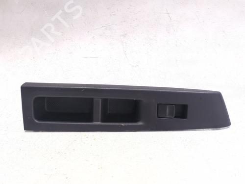 Used Right front window switch TOYOTA YARIS (_P13_) 1.5 Hybrid (NHP130_, NHP130) (101 hp) 32163626